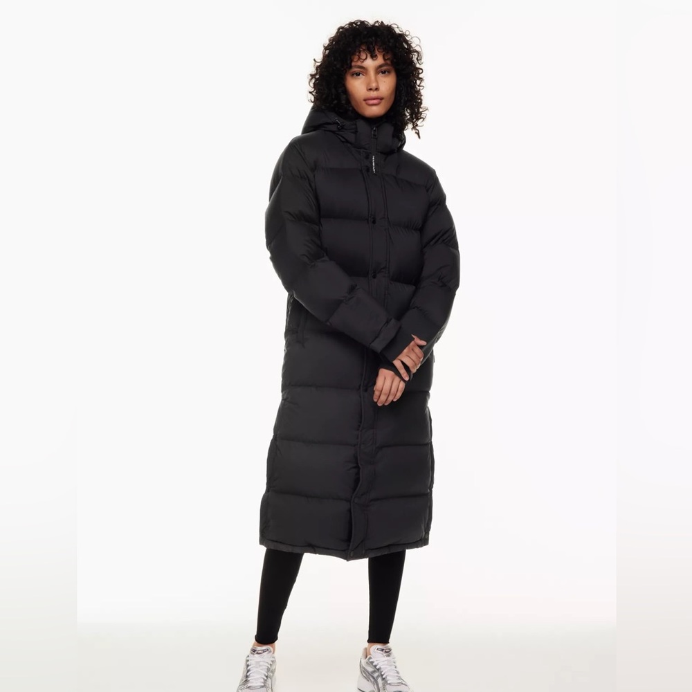 Aritzia. Super World. The Super Puff Long XS in black.